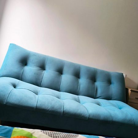 Spacious Double Bedroom With Private Toilet And Shared Kitchen With On Premesis Parking オールドベリー エクステリア 写真