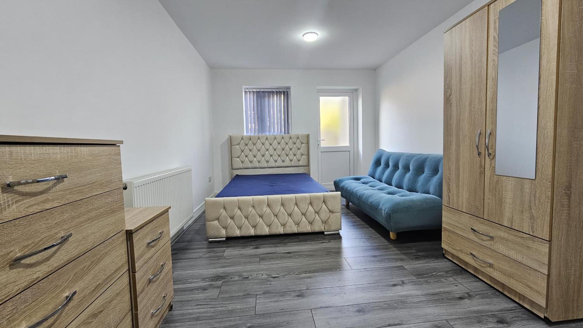 Spacious Double Bedroom With Private Toilet And Shared Kitchen With On Premesis Parking オールドベリー エクステリア 写真