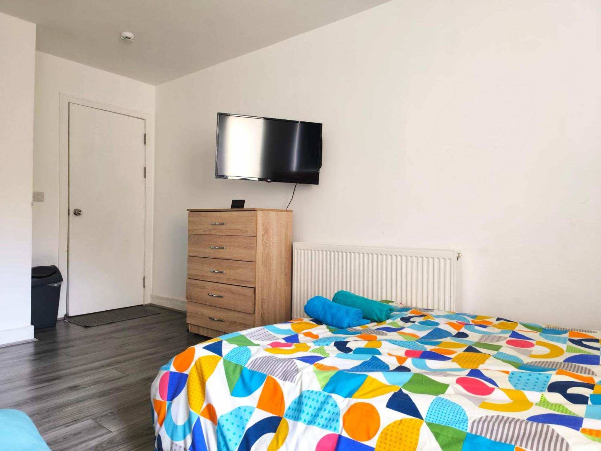 Spacious Double Bedroom With Private Toilet And Shared Kitchen With On Premesis Parking オールドベリー エクステリア 写真
