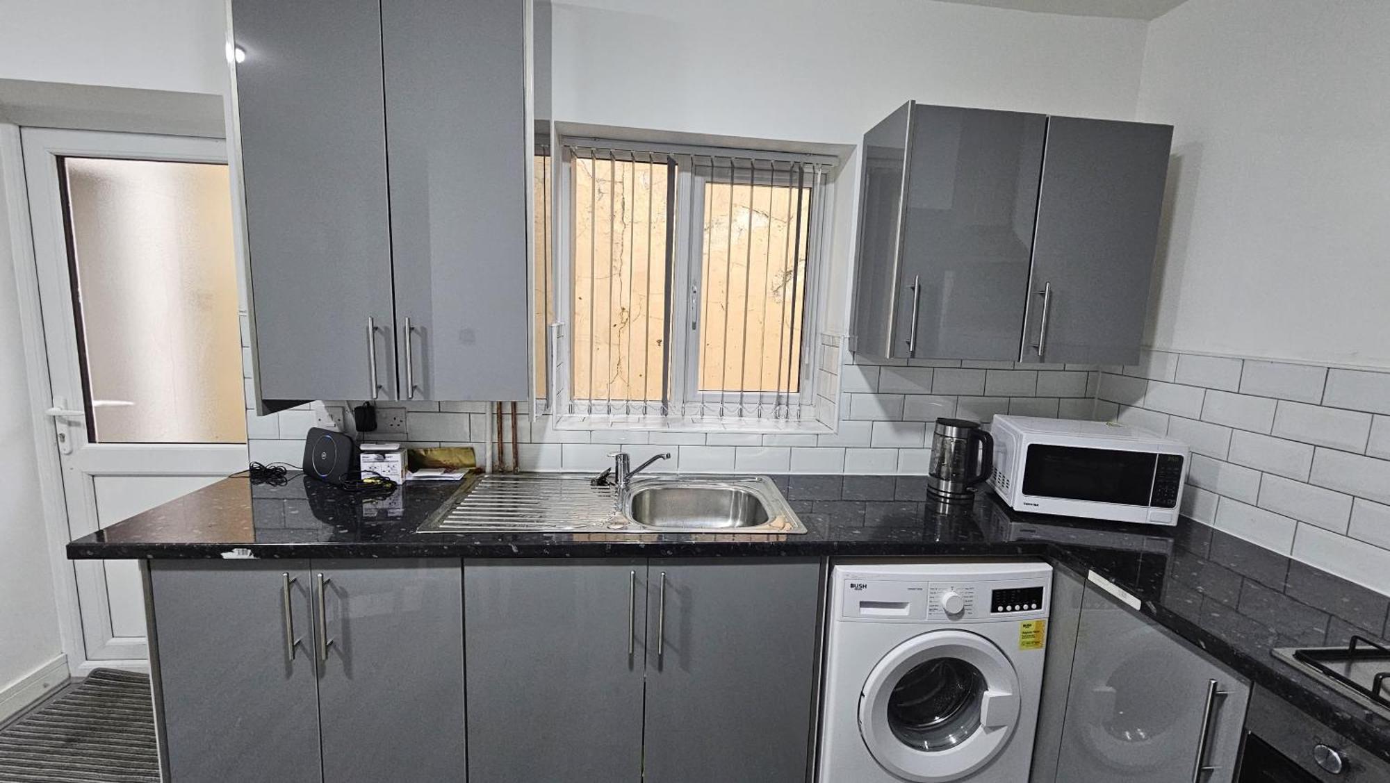 Spacious Double Bedroom With Private Toilet And Shared Kitchen With On Premesis Parking オールドベリー エクステリア 写真
